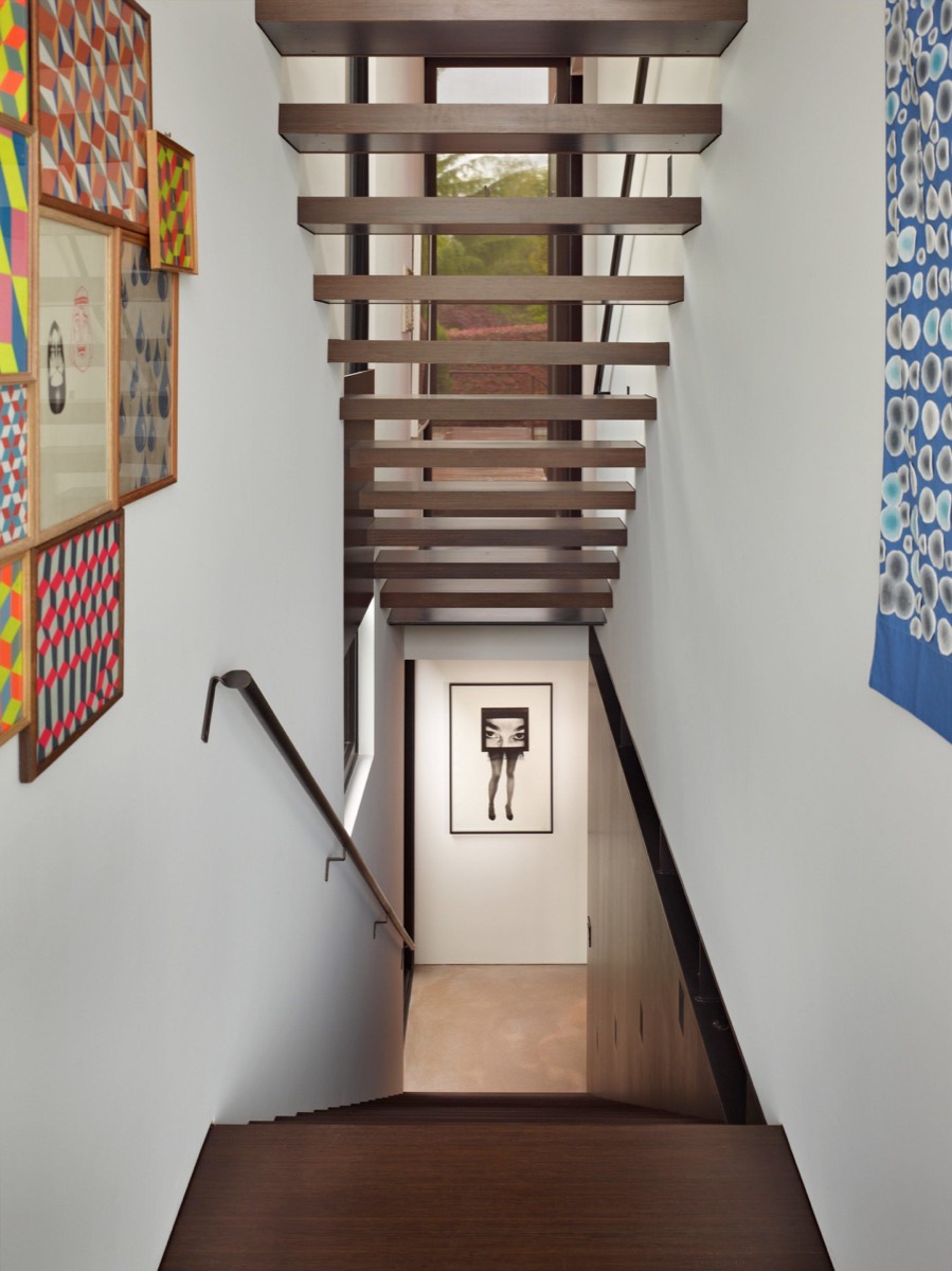 Floating-tread stair