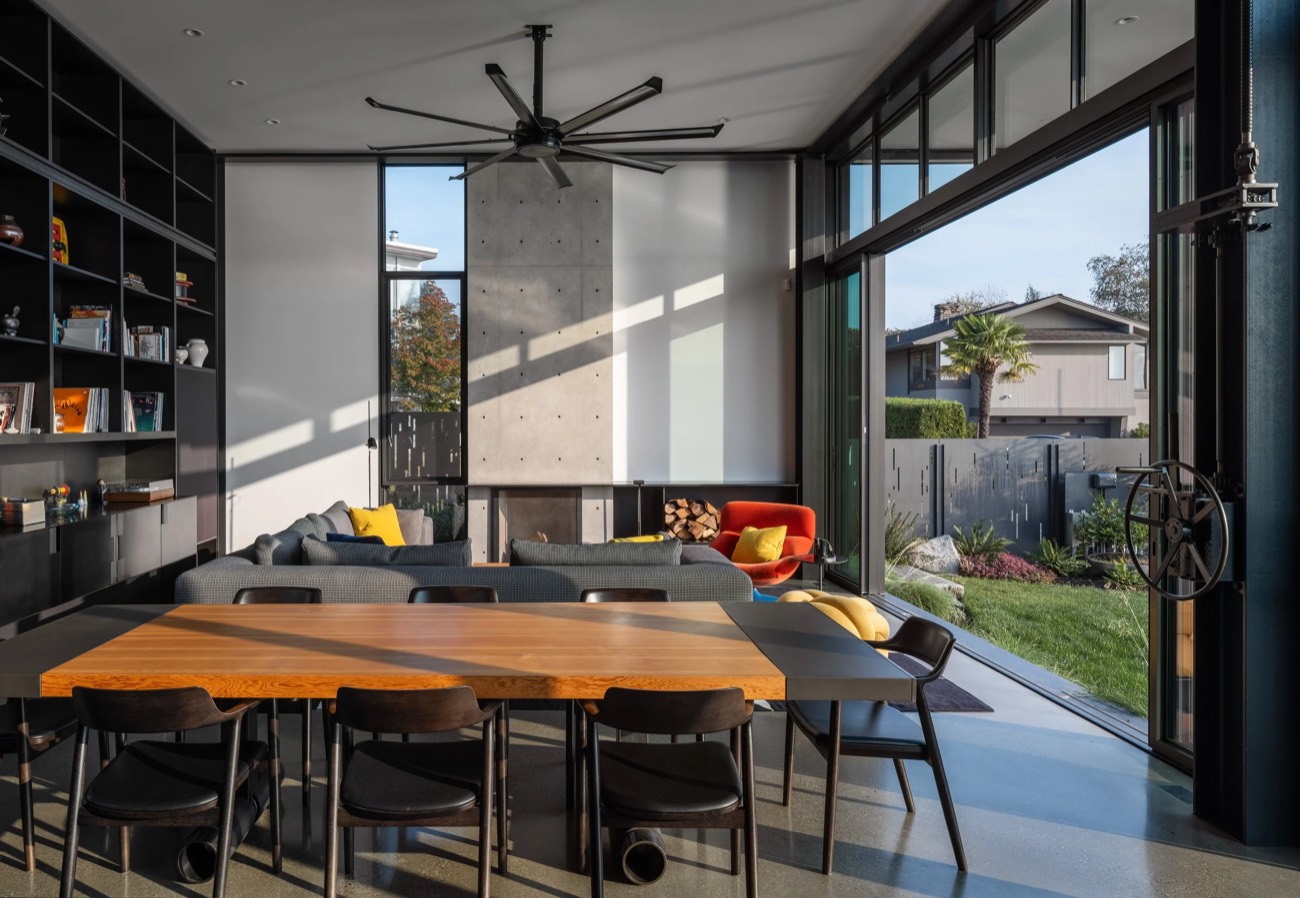 Dining room with a slatted wood ceiling opening to a garden